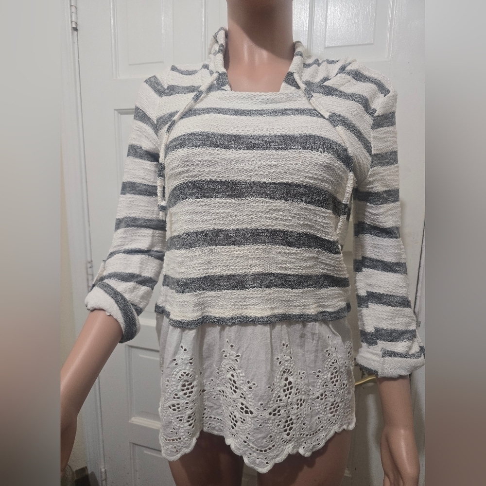 Blu Pepper Gray and White Knit Top